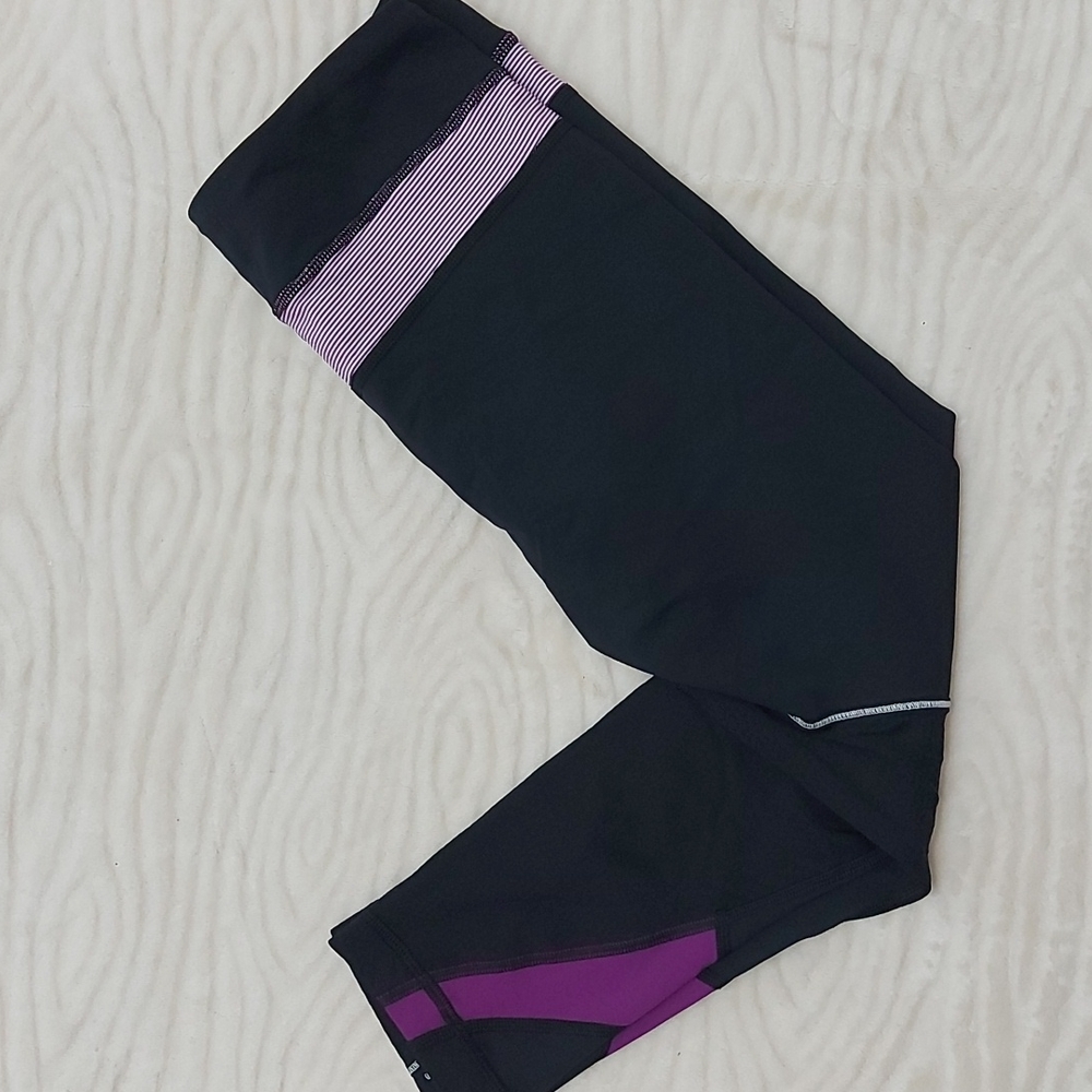 Lululemon Run Inspire Crop Legging Black w Raspberry Stripe Reflective